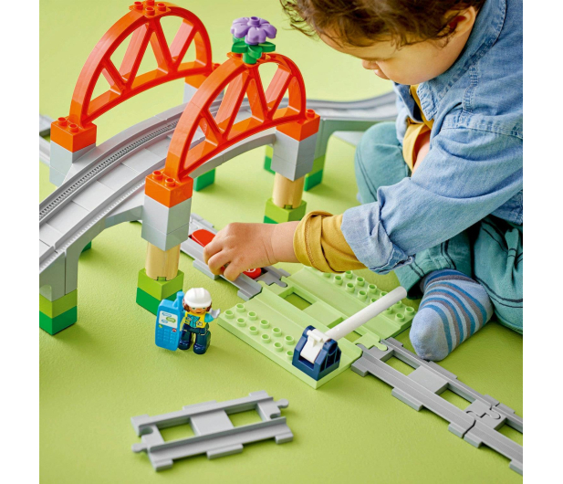 LEGO DUPLO 10426 Most i tory kolejowe – zestaw rozszerzający - 1284205 - zdjęcie 6